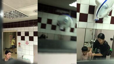 小吃店女厕全景偷拍多位漂亮小姐姐各种姿势嘘嘘 (1)